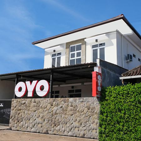 Super Oyo 995 Alice'S Homestay Syariah Jembel Buitenkant foto