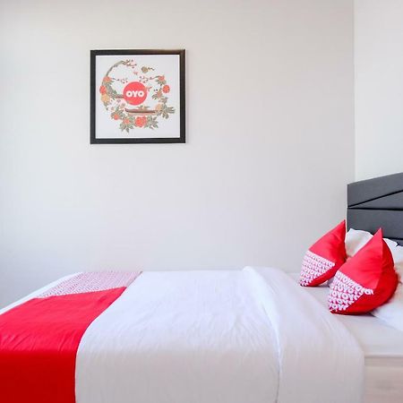 Super Oyo 995 Alice'S Homestay Syariah Jembel Buitenkant foto