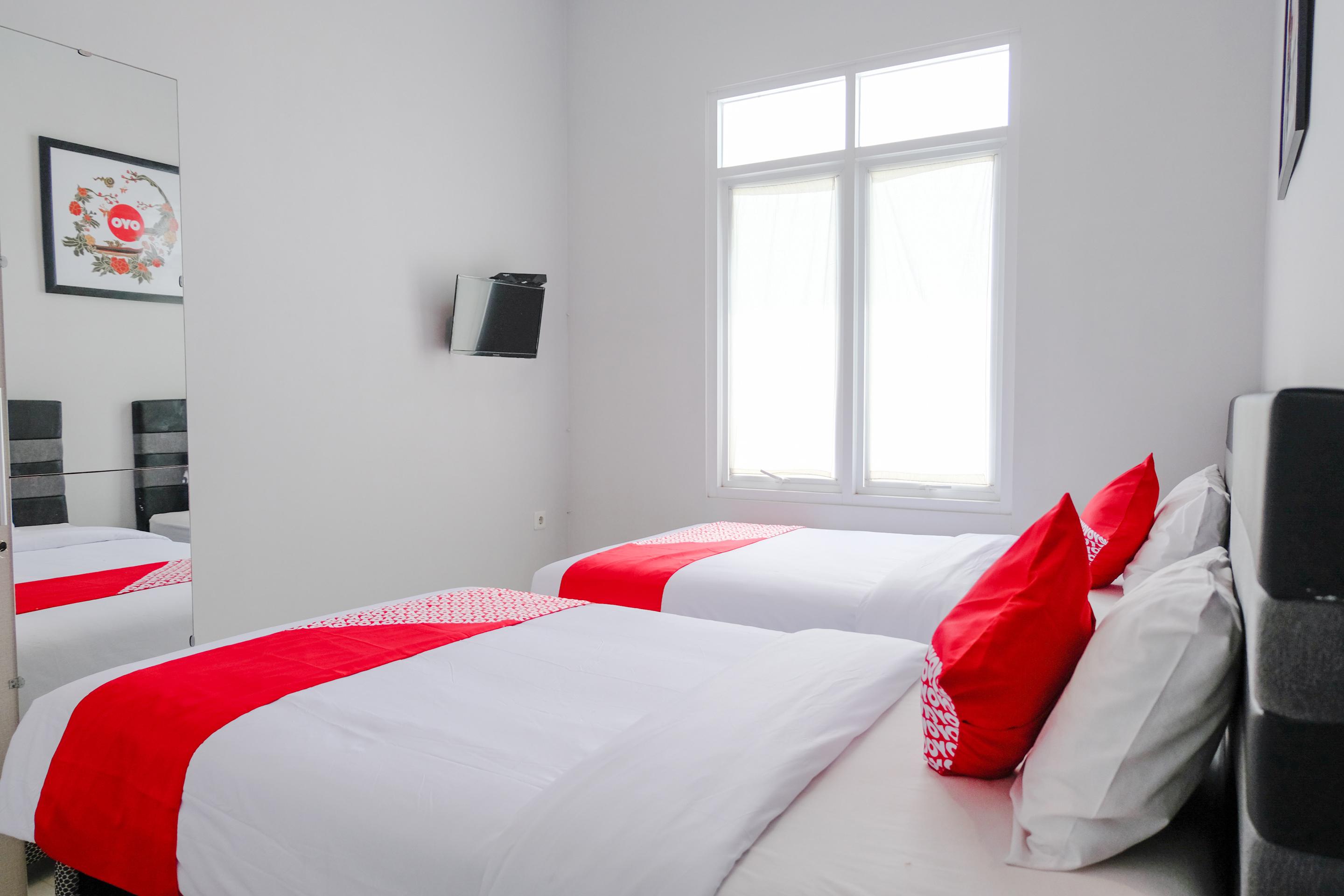 Super Oyo 995 Alice'S Homestay Syariah Jembel Buitenkant foto