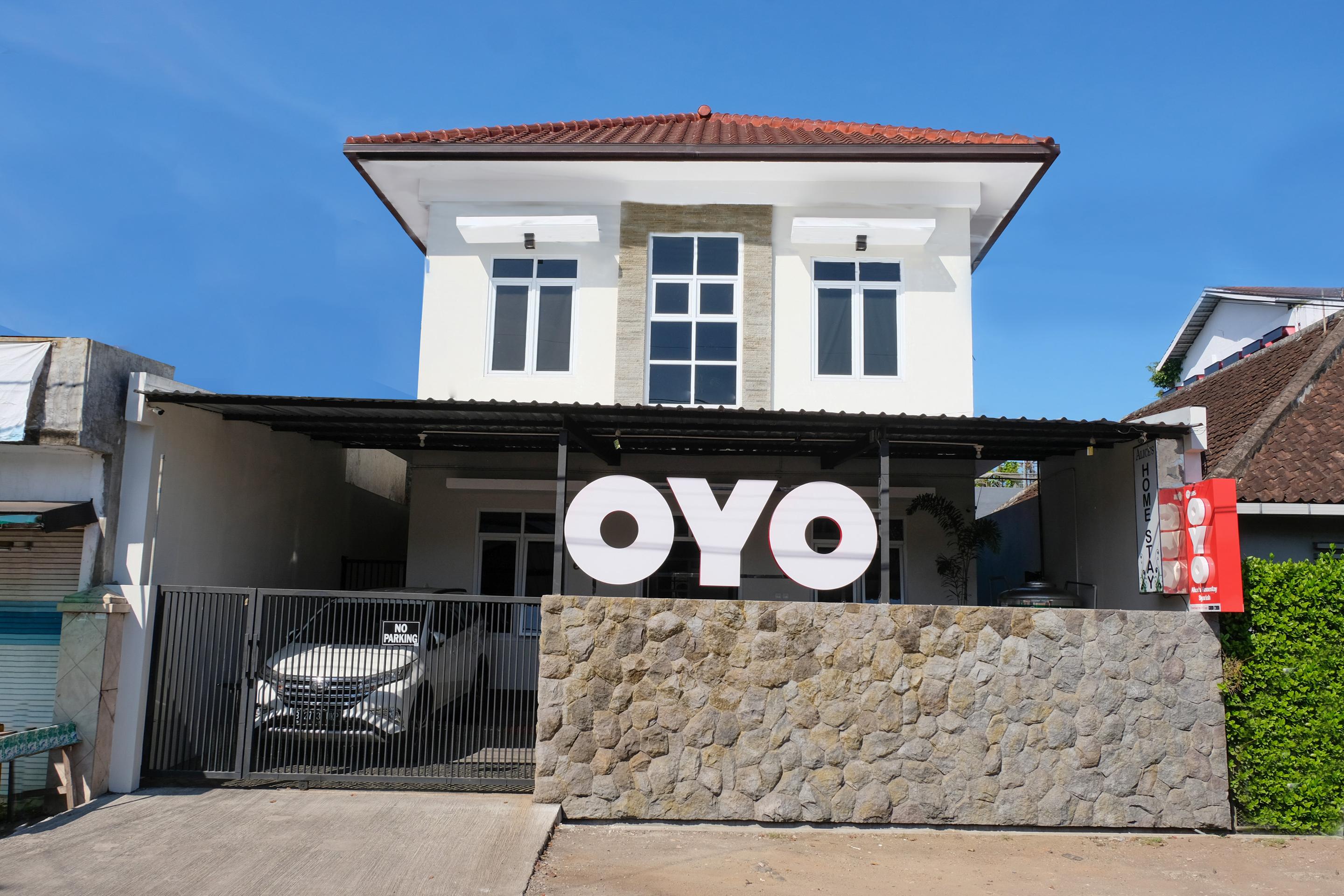 Super Oyo 995 Alice'S Homestay Syariah Jembel Buitenkant foto