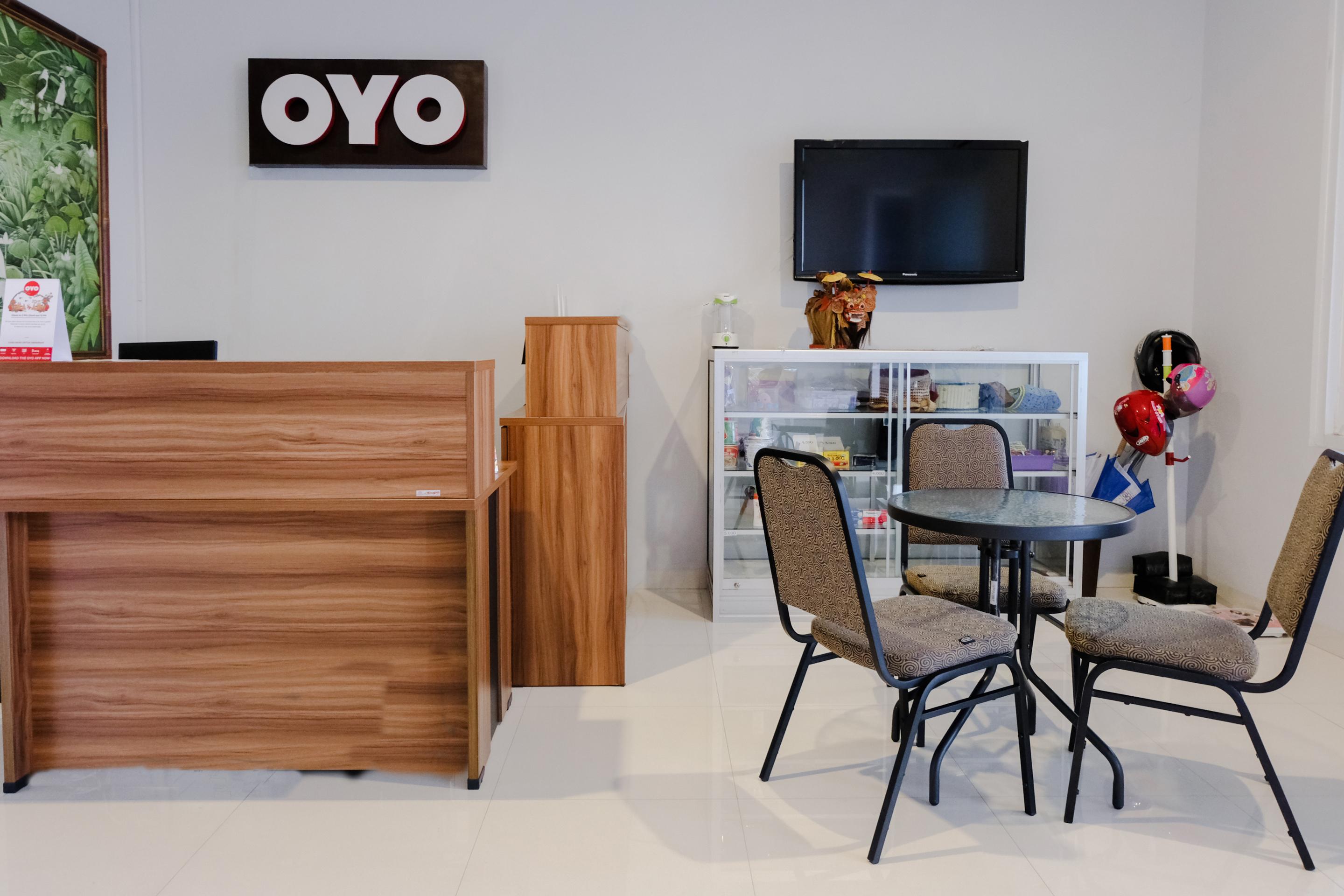 Super Oyo 995 Alice'S Homestay Syariah Jembel Buitenkant foto